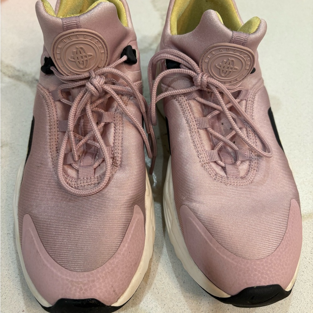 Nike Women's Pink Athletic Shoes